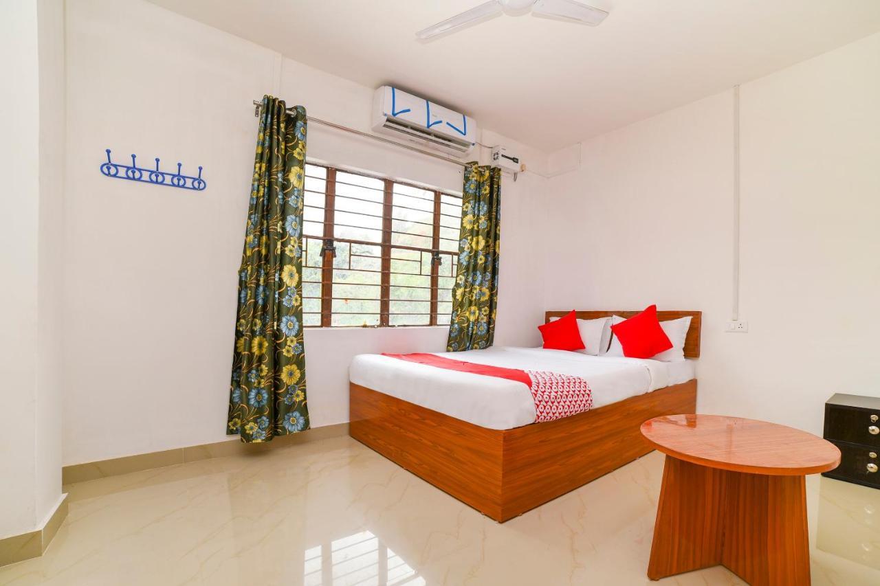 Oyo 40893 Hotel Lotus Guwahati Eksteriør billede